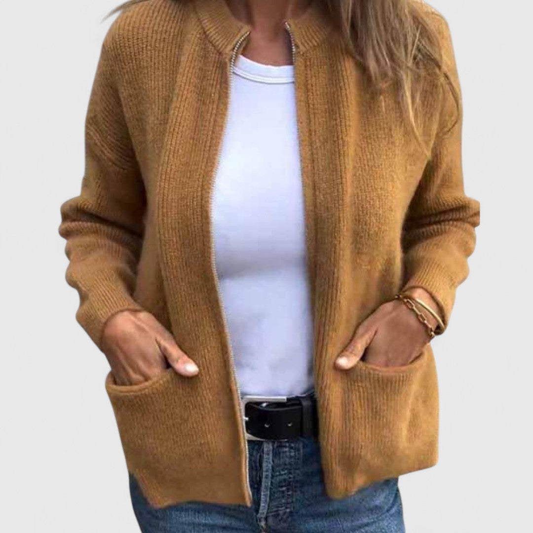 Hermiona - Prsluk s elegantnim dizajnom i udobnošću za jesen i ne samo to.