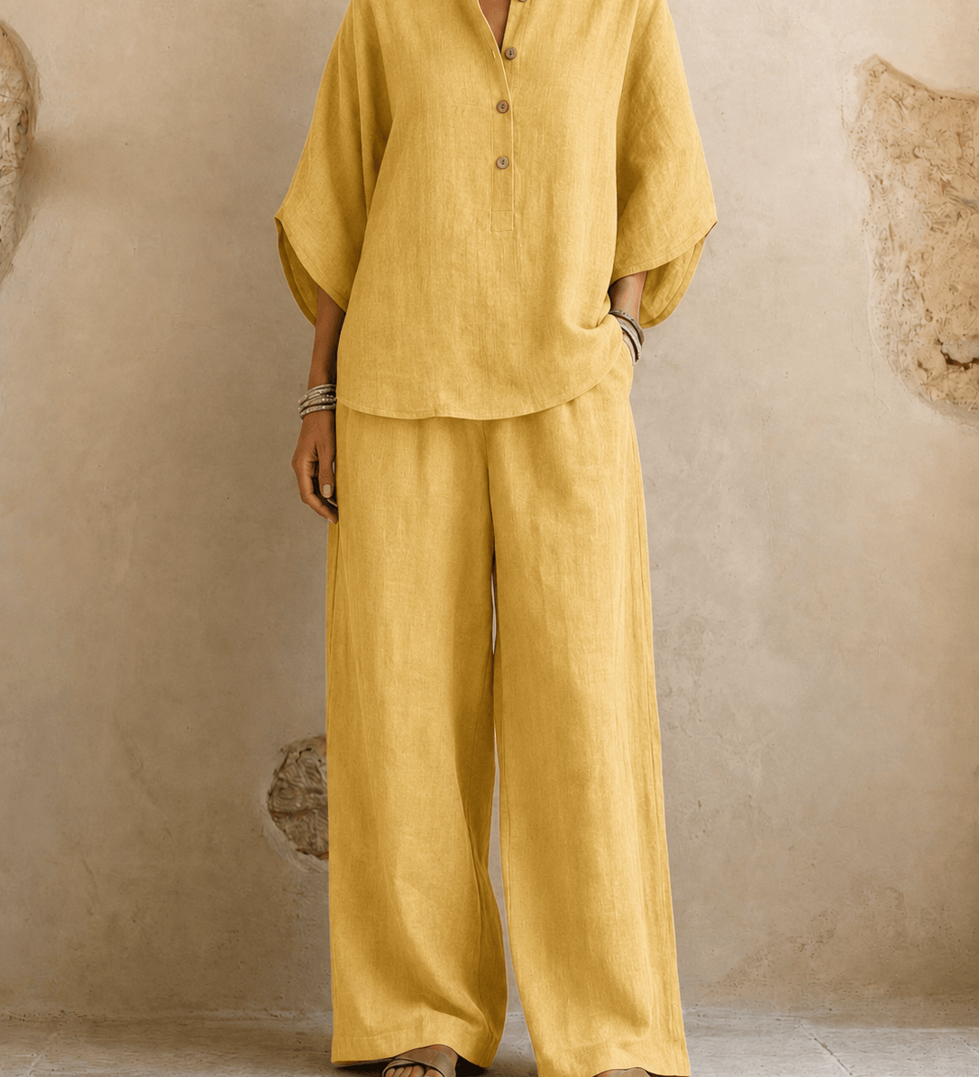 Zlatana – majica s krilima i hlače širokih nogavica